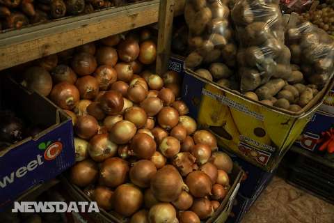 Медведев предложил прекратить поставки продовольствия недружественным странам