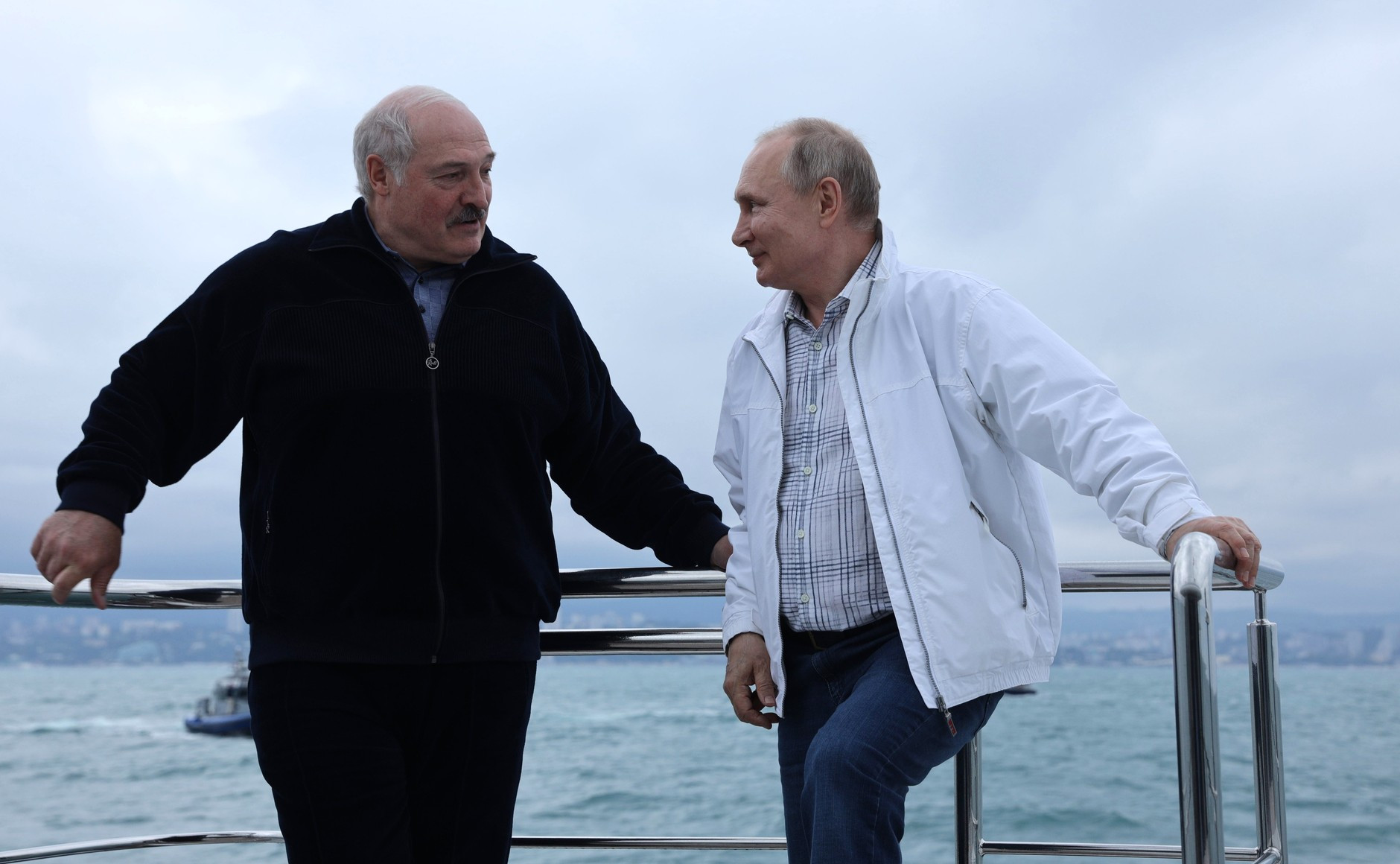 Путин готов обсудить с Лукашенко перемирие по Украине на будущей неделе