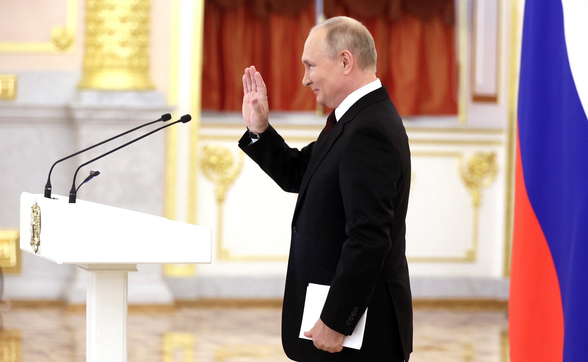 Владимир Путин онлайн принял участие в запуске трамваев в Мариуполе