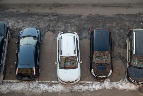 Юристы рассказали о скрытых рисках при покупке годовалого авто