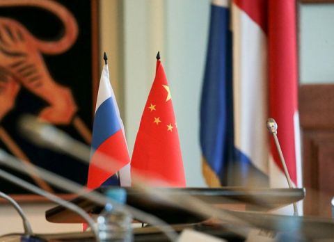 Россия и Китай подписали более двадцати соглашений во время визита Путина в Пекин