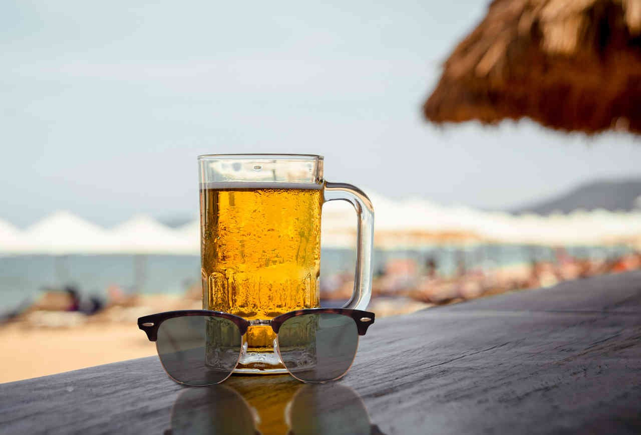 Почему вредно пить пиво в жару, рассказал диетолог