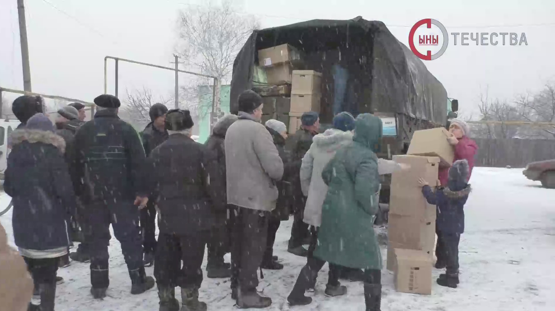 Российские волонтеры поддерживают жителей ЛНР гуманитарной помощью