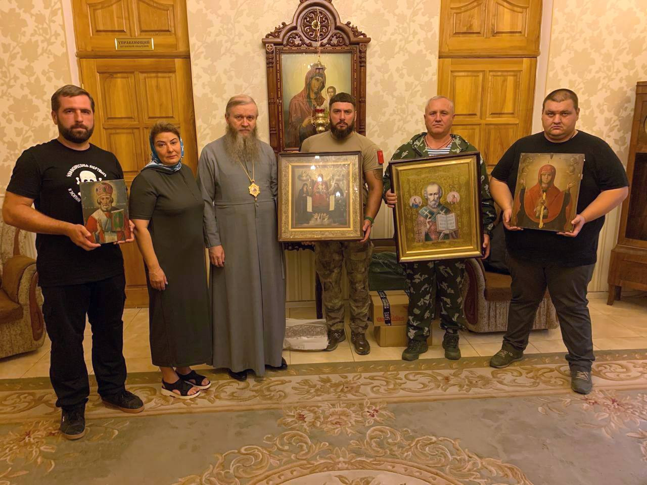 Бойцы отряда «БАРС» вернули церковные святыни в Луганск