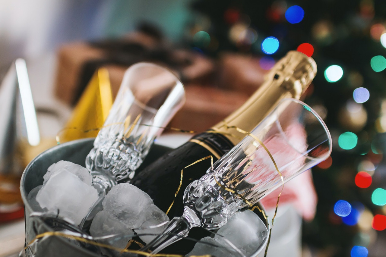 Эксперт рассказал, как сэкономить, покупая алкоголь к Новому году