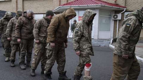 В Мариуполе сложили оружие больше тысячи украинских морпехов  