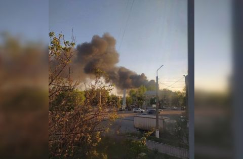 В Луганске прогремели взрывы: горит завод
