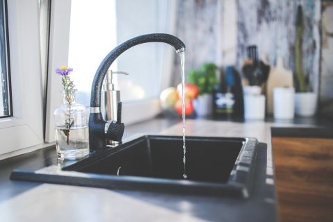 В Госдуме из-за холодов в России предложили отключить горячую воду позже