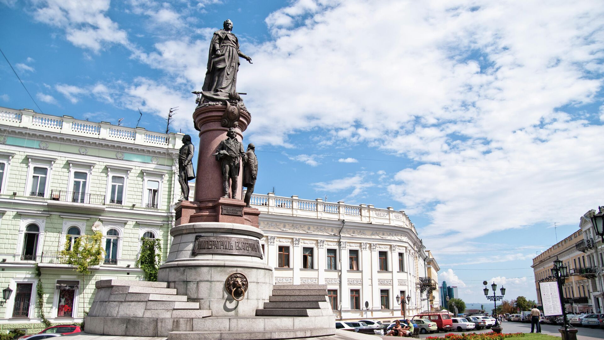 Извращенец вместо императрицы: в Одессе могут снести памятник Екатерине II