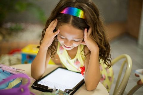 Мошенники используют детей для кражи денег с телефонов родителей