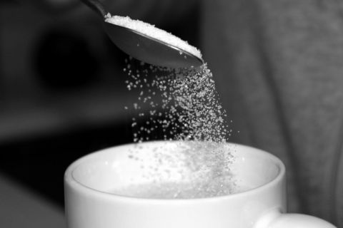 В России объяснили причины снижения цен на сахар