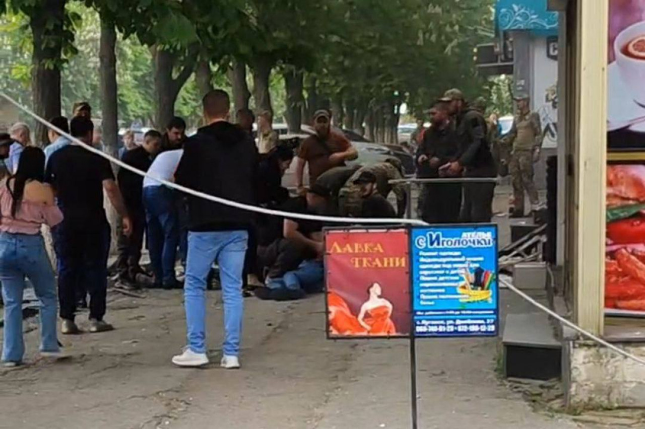 В центре Луганска подорвали здание – есть жертвы