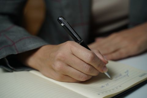 Ученые предупредили: сверхурочная работа ставит под угрозу состояние мозга