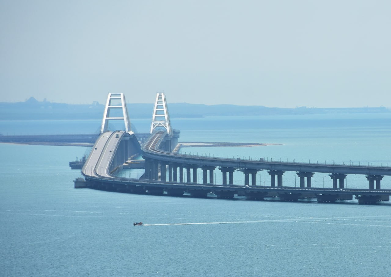 Крымский мост атаковали с морских дронов