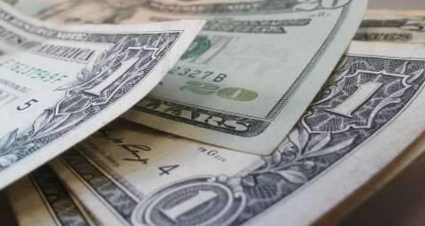 Штаты могут попытаться навредить россиянам, перевыпустив доллары