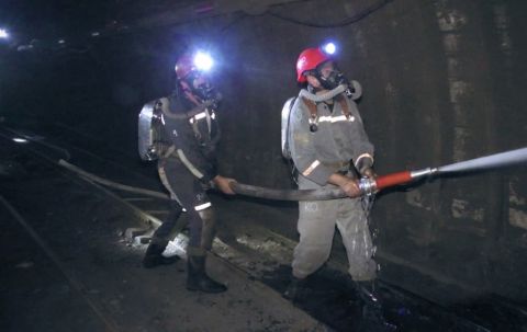 На самой опасной в Донбассе шахте уже неделю тушат пожар