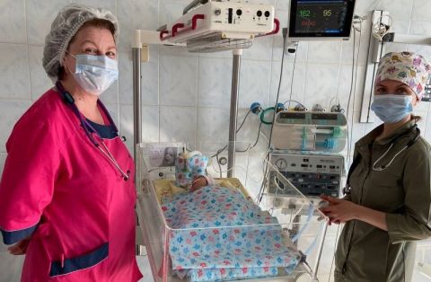 Врачи из Луганска спасли недоношенного новорожденного с врожденной патологией