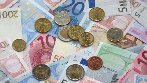 Банк России разъяснил, в какой валюте лучше хранить сбережения
