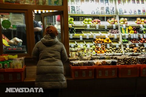 Реальные цены на продукты в России выросли за год на 50-100% — экономист