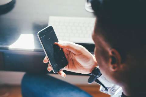 Мобильные операторы берут с клиентов деньги за покупку SIM-карт