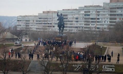Повышенный уровень опасности: в Луганске госслужащих отпустили домой