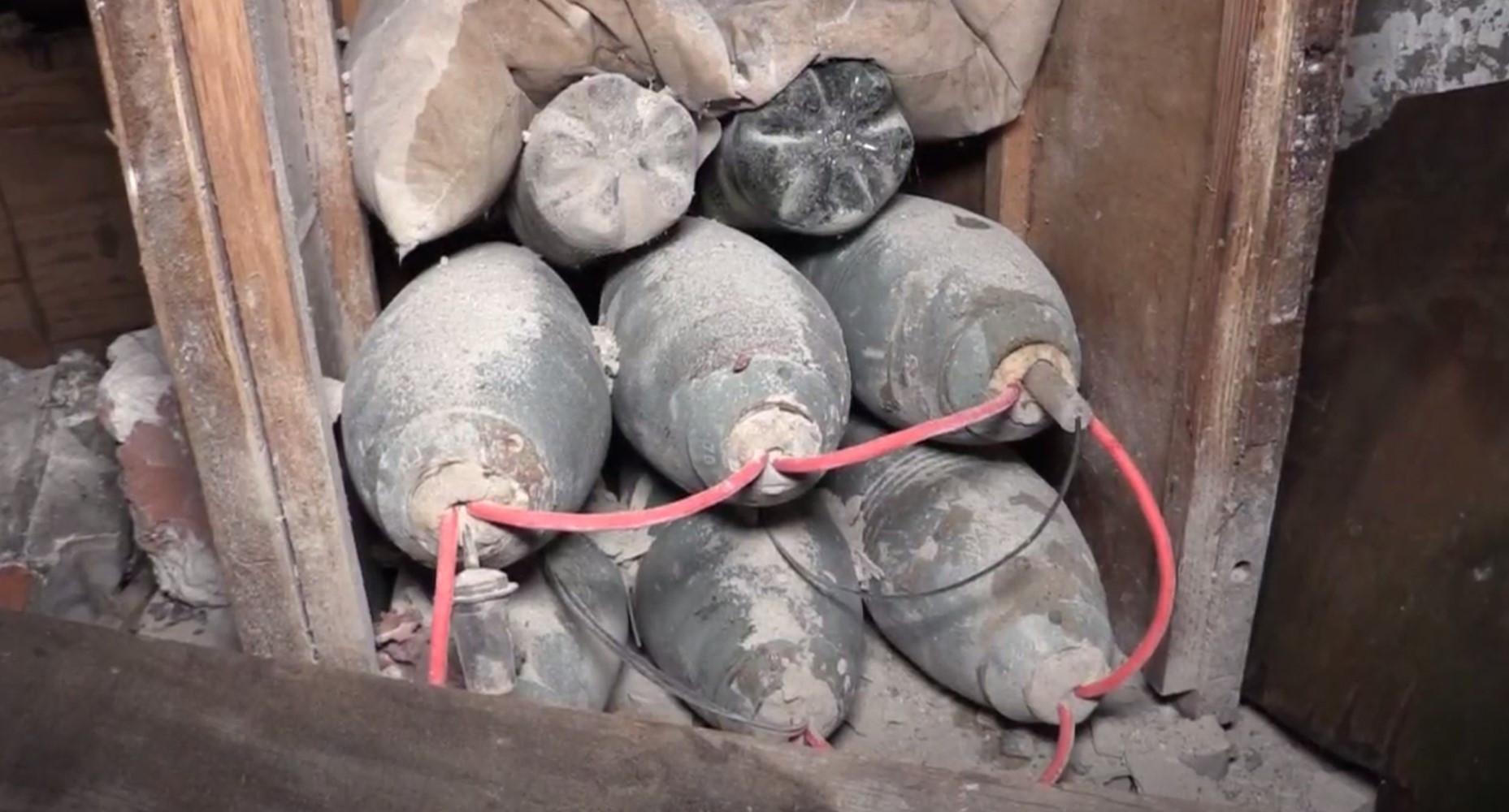В тайнике ВСУ правоохранители ЛНР нашли 300 кг взрывчатки