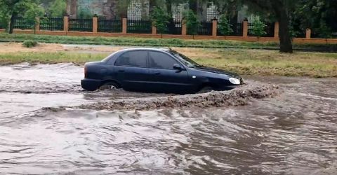 Луганск затопило – спасатели откачивают воду из больниц и объектов инфраструктуры