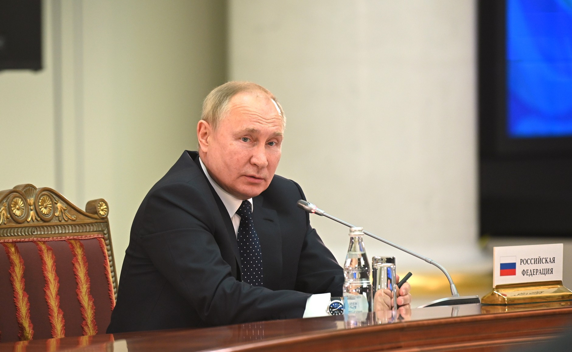 Путин похвалил сотрудников МЧС РФ