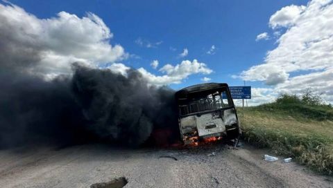 Эвакуировали 20 детей: следователи ЛНР разберутся в причинах пожара в школьном автобусе